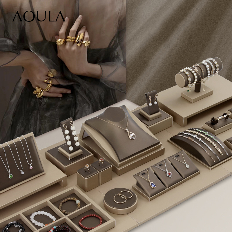 Leatherwork Vise - Deluxe Brown PU Leather Jewellery Display